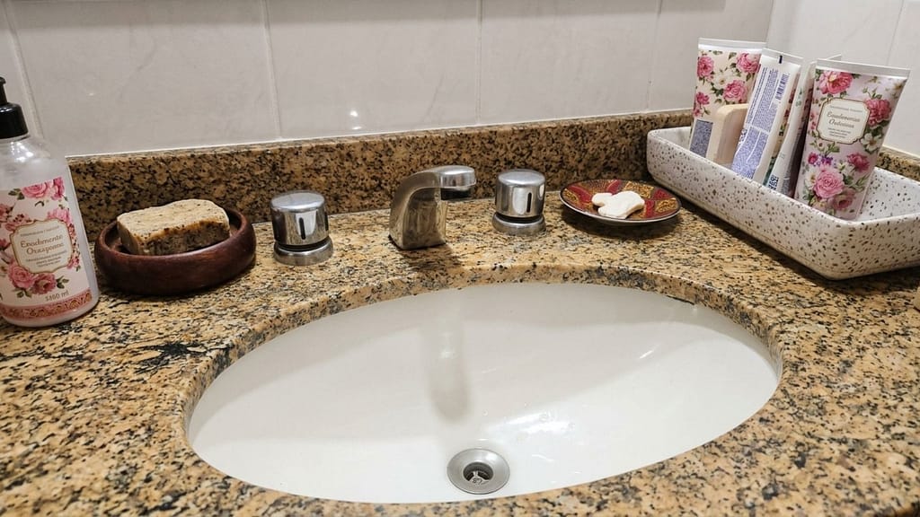 torneira do banheiro usada no teste de vazão da água quente